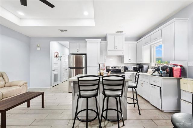 913 W Hackberry Avenue, Alamo, TX 78516