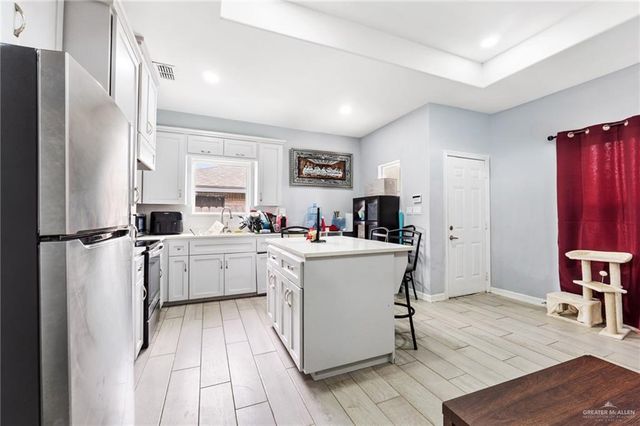 913 W Hackberry Avenue, Alamo, TX 78516