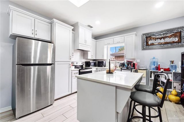 913 W Hackberry Avenue, Alamo, TX 78516