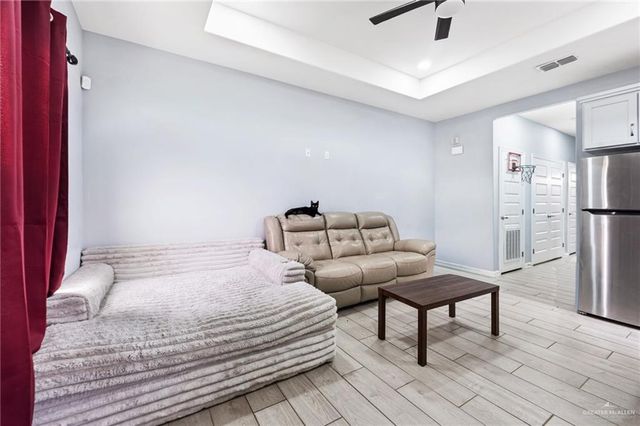 913 W Hackberry Avenue, Alamo, TX 78516