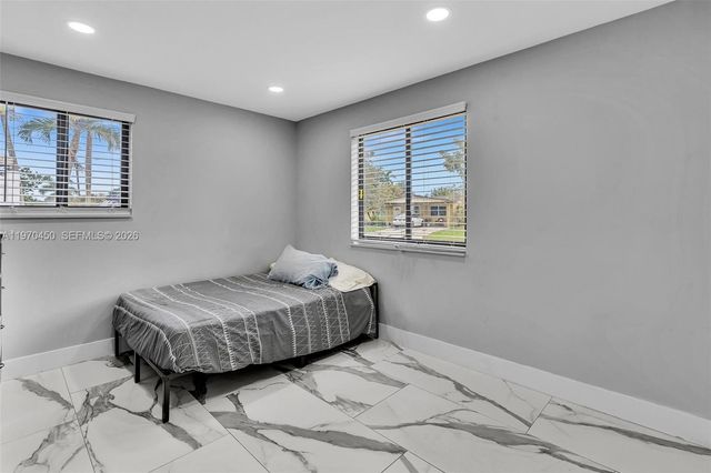 6781 Franklin St, Hollywood, FL 33024