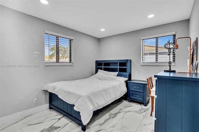 6781 Franklin St, Hollywood, FL 33024