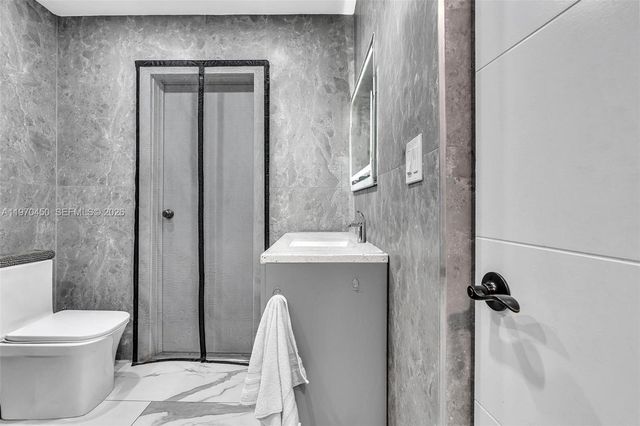 6781 Franklin St, Hollywood, FL 33024