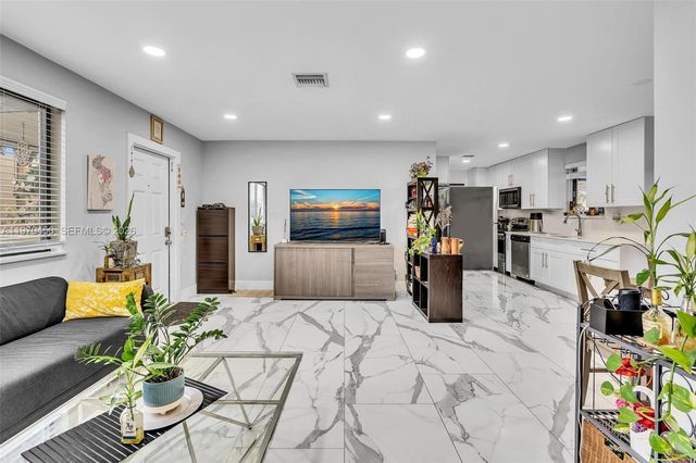 6781 Franklin St, Hollywood, FL 33024