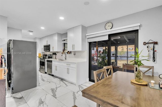 6781 Franklin St, Hollywood, FL 33024