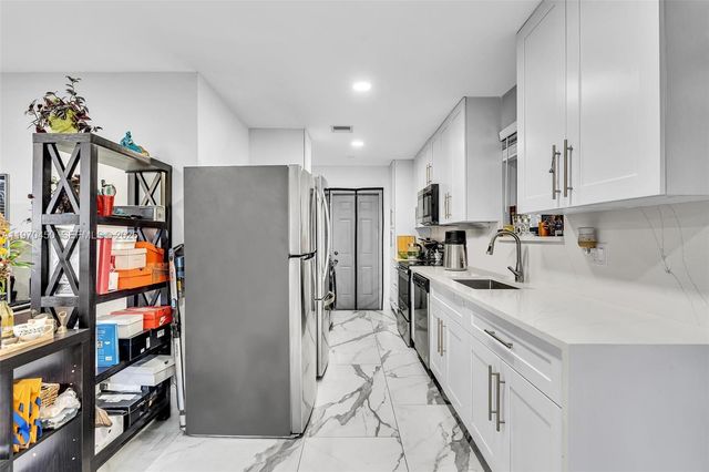 6781 Franklin St, Hollywood, FL 33024