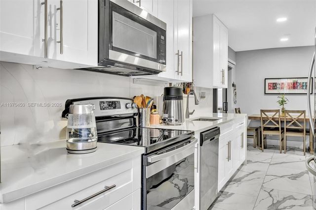 6781 Franklin St, Hollywood, FL 33024