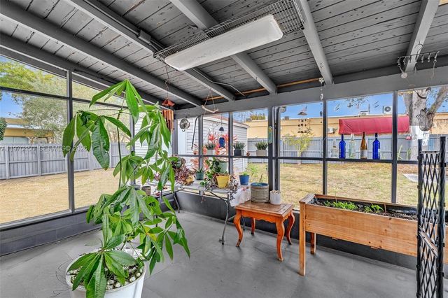 6781 Franklin St, Hollywood, FL 33024