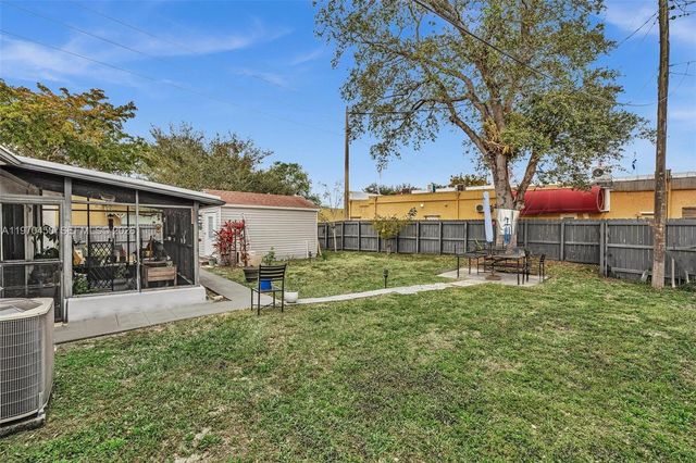 6781 Franklin St, Hollywood, FL 33024