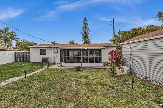 6781 Franklin St, Hollywood, FL 33024