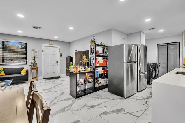 6781 Franklin St, Hollywood, FL 33024