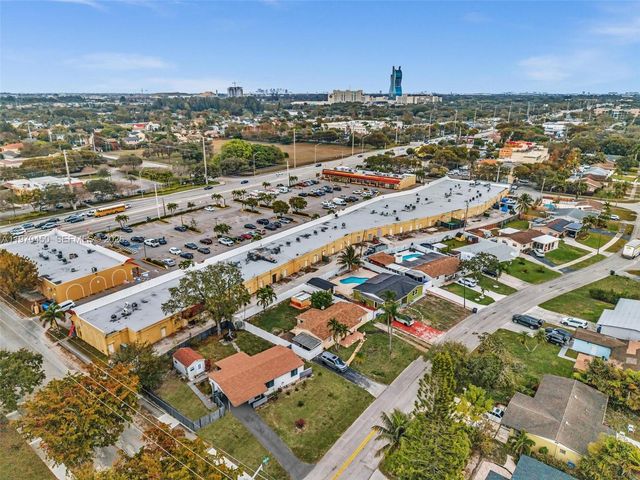 6781 Franklin St, Hollywood, FL 33024