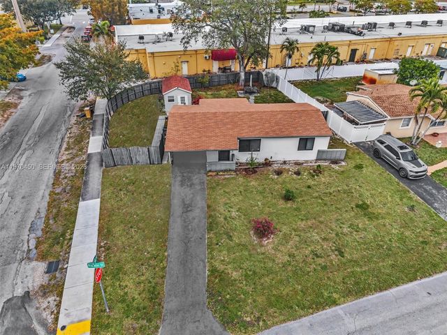 6781 Franklin St, Hollywood, FL 33024