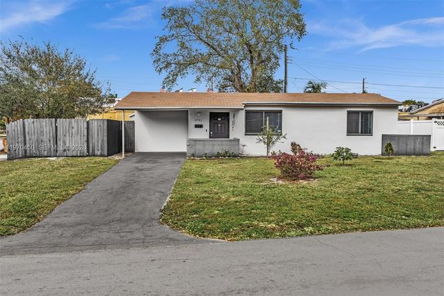 6781 Franklin St, Hollywood, FL 33024