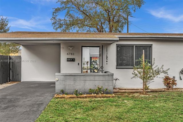6781 Franklin St, Hollywood, FL 33024