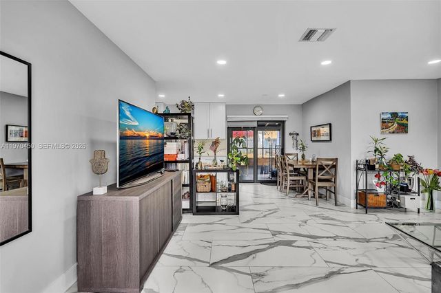 6781 Franklin St, Hollywood, FL 33024