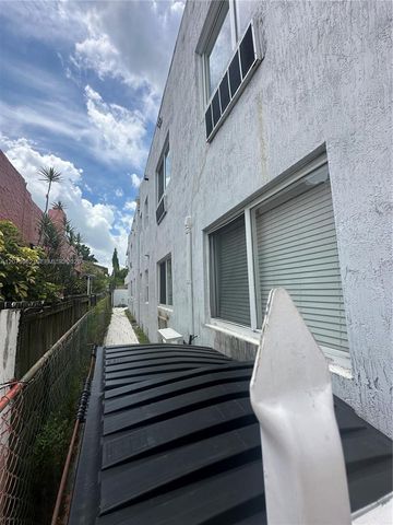 412 SW 10th Avenue, Miami, FL 33130