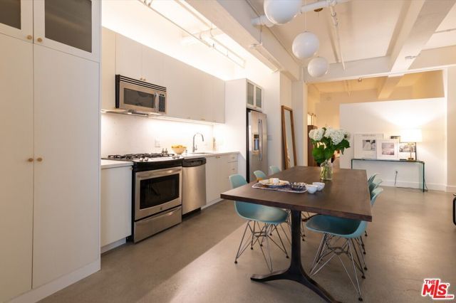 849 S Broadway 202, Los Angeles, CA 90014