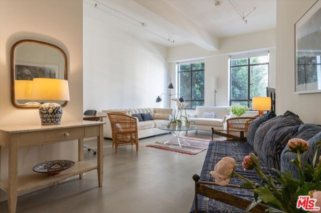 849 S Broadway 202, Los Angeles, CA 90014
