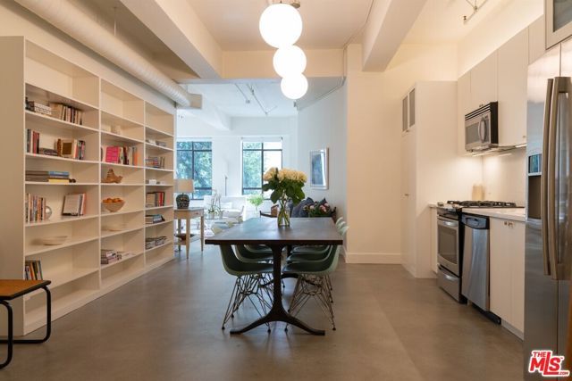 849 S Broadway 202, Los Angeles, CA 90014