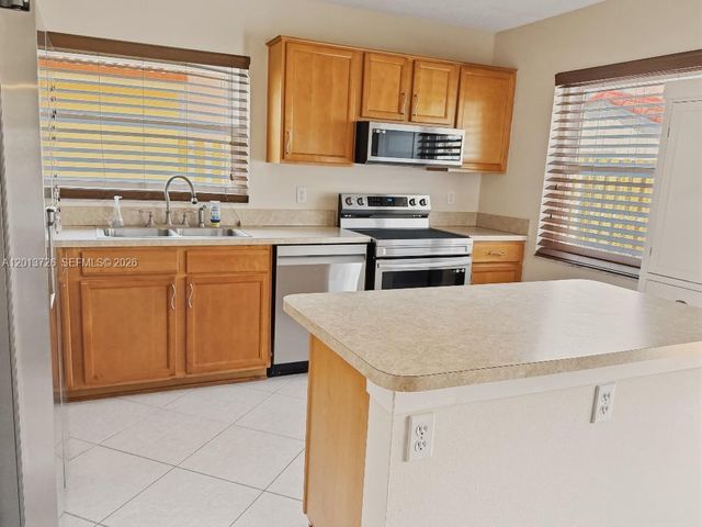6001 NW 43rd Ter, Coconut Creek, FL 33073