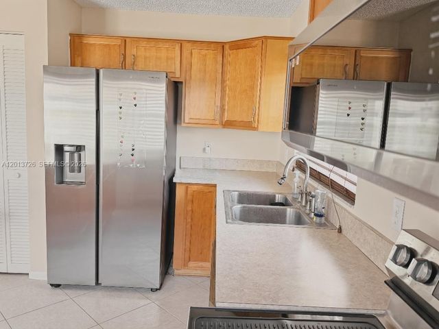 6001 NW 43rd Ter, Coconut Creek, FL 33073
