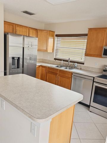 6001 NW 43rd Ter, Coconut Creek, FL 33073