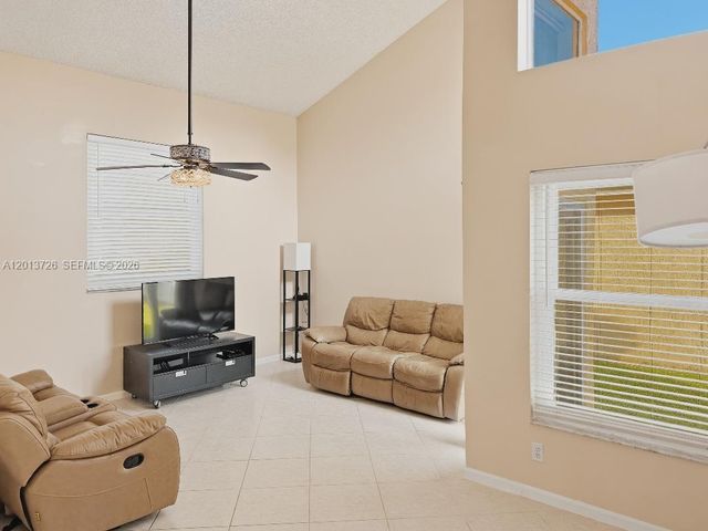 6001 NW 43rd Ter, Coconut Creek, FL 33073