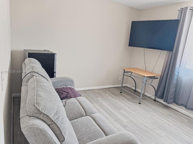 6001 NW 43rd Ter, Coconut Creek, FL 33073