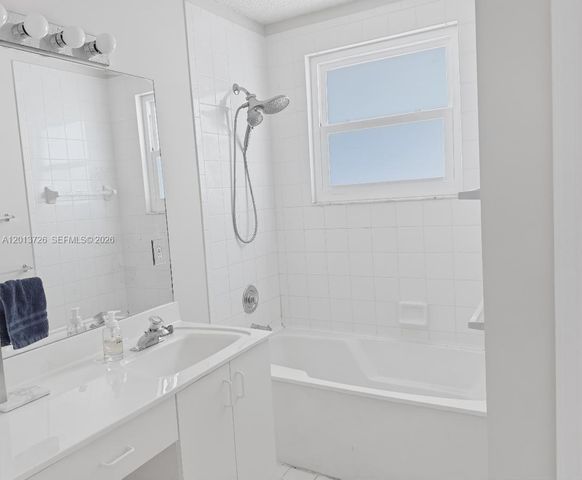 6001 NW 43rd Ter, Coconut Creek, FL 33073