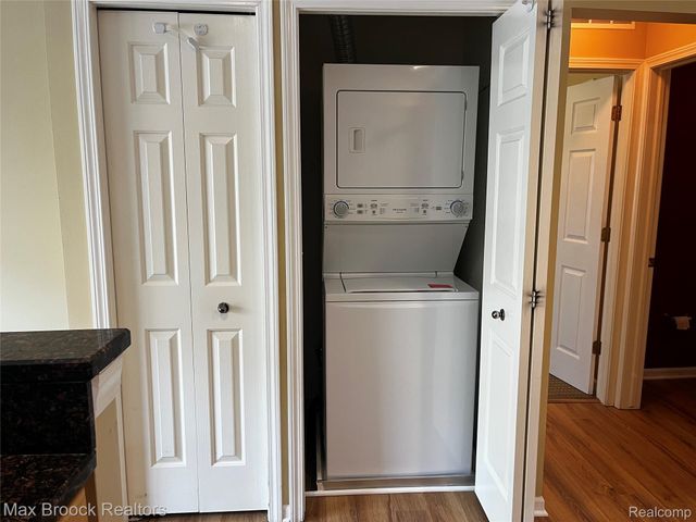 3177 Newbury Place, Troy, MI 48084