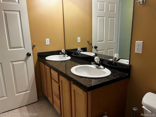 3177 Newbury Place, Troy, MI 48084