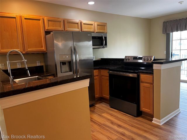 3177 Newbury Place, Troy, MI 48084