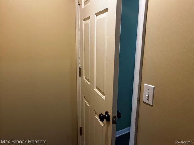 3177 Newbury Place, Troy, MI 48084