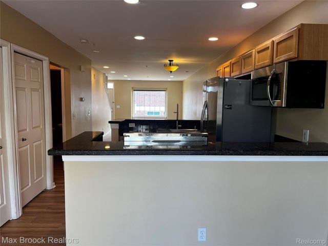 3177 Newbury Place, Troy, MI 48084