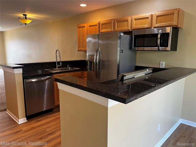 3177 Newbury Place, Troy, MI 48084
