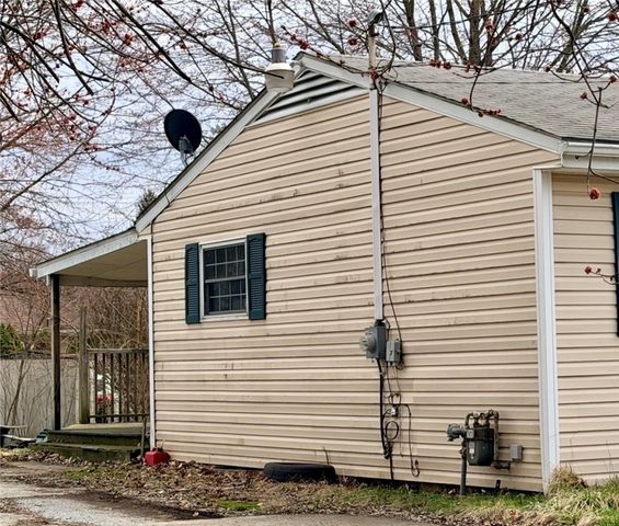 25 Lincoln Ave, Wheatland, PA 16161