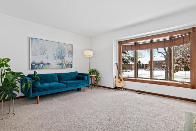 5816 Oxford Street N, Shoreview, MN 55126