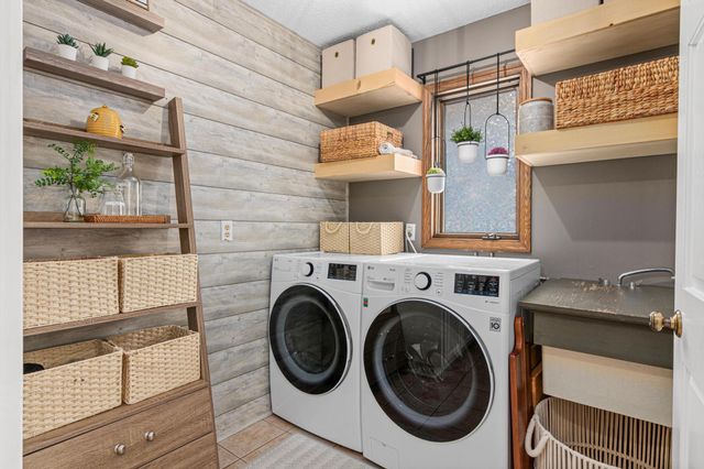 5816 Oxford Street N, Shoreview, MN 55126