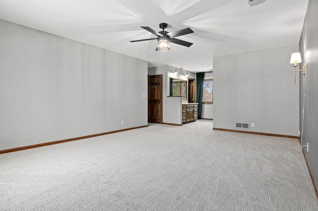 5816 Oxford Street N, Shoreview, MN 55126