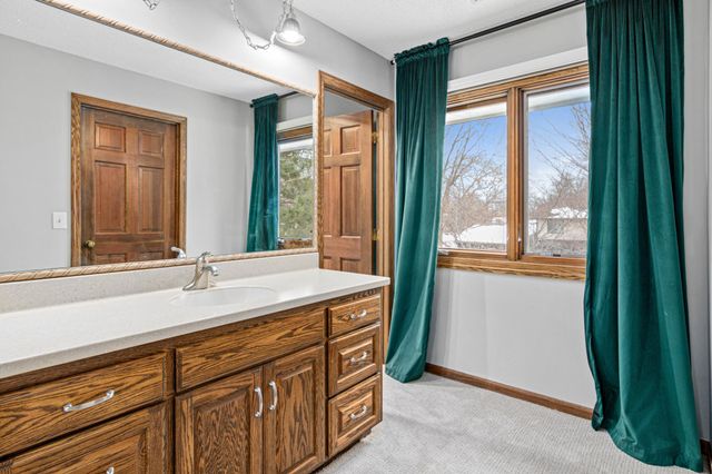 5816 Oxford Street N, Shoreview, MN 55126