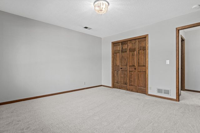 5816 Oxford Street N, Shoreview, MN 55126