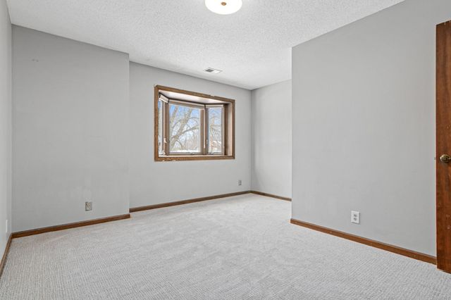 5816 Oxford Street N, Shoreview, MN 55126