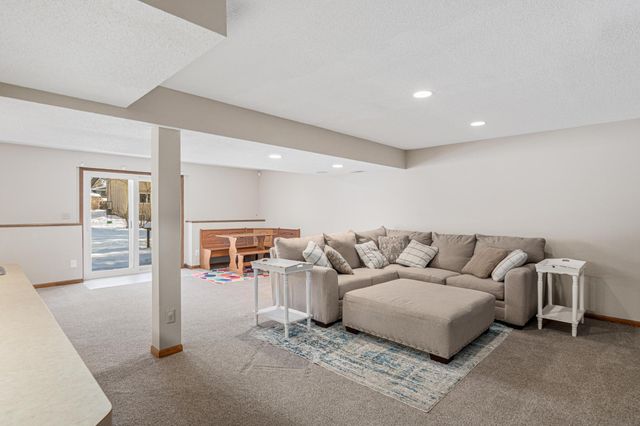 5816 Oxford Street N, Shoreview, MN 55126