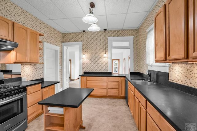 612 Lake Ave, Pueblo, CO 81004