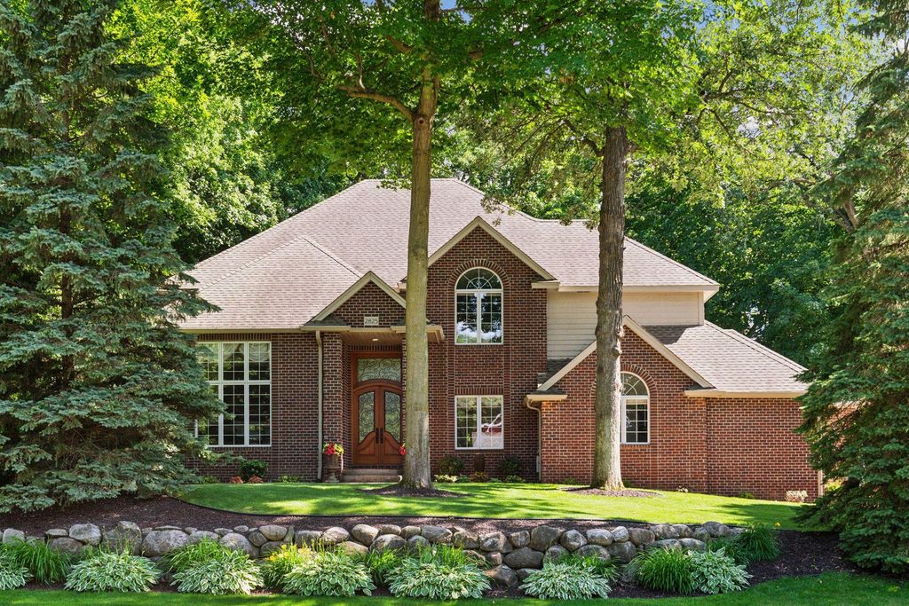 2825 Ironwood Boulevard, Chaska, MN 55318