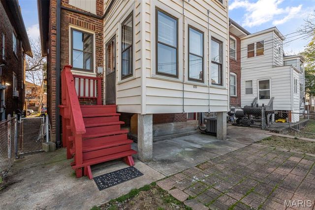 4989 Tholozan Avenue 1st Floor, St Louis, MO 63109