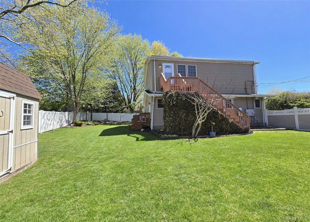 3 Martin Place, Farmingville, NY 11738