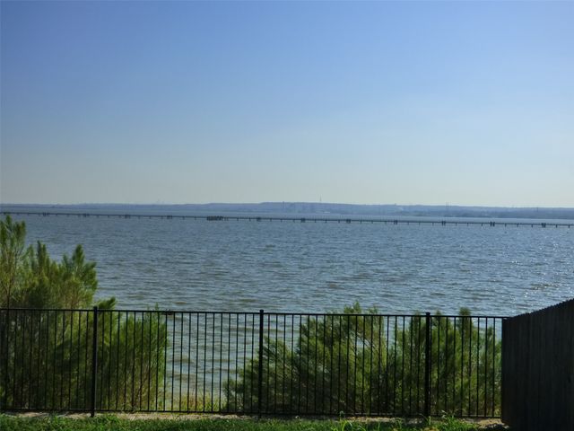 1846 Bayfront Drive, Dallas, TX 75051