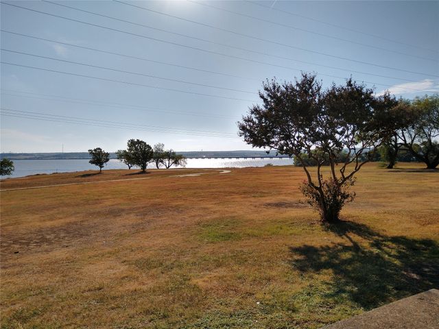 1846 Bayfront Drive, Dallas, TX 75051